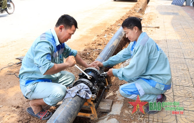 Hà Nội: Tìm mọi cách để cấp nước sạch cho người dân